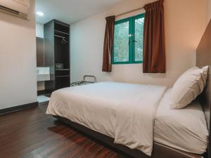 L Hotel @ 51 Desker Road