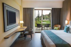 Pine Terrace King