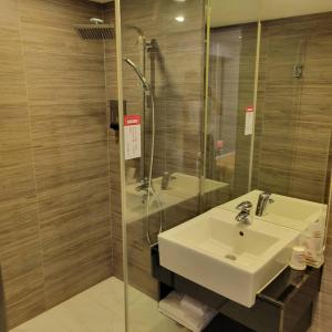 Phòng Cao Cấp Tầng Hầm Không Có Cửa Sổ (Superior Basement Room without Window)