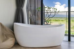 Phòng Có Giường Cỡ Queen Nhìn Ra Biển (Queen Room with Sea View)