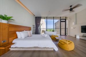 Phòng Deluxe giường đôi có ban công (Deluxe Double Room with Balcony)