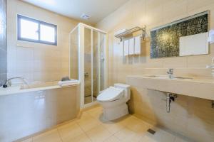 Phòng 4 Người Có Bồn Tắm (Quadruple Room with Bath)
