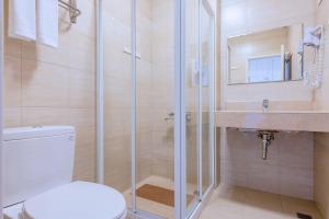 Phòng Giường Đôi Có Vòi Sen (Double Room with Shower)