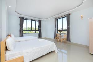Biệt Thự Có Hồ Bơi Riêng (Villa with Private Pool)