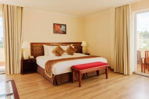 Suite Deluxe Giường Đôi Hướng Đồi (Deluxe Suite Hill Double)