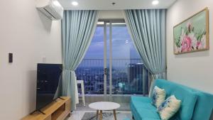 Căn Hộ Nhìn Ra Thành Phố (Apartment with City View)