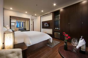 Phòng Deluxe Giường Đôi Có Bồn Tắm (Deluxe Double Room with Bath)