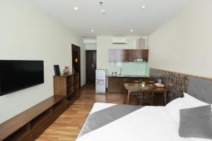 Căn Hộ Nhìn Ra Thành Phố (Apartment with City View)