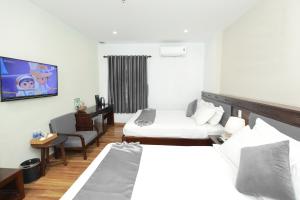 Phòng Deluxe Đôi Với 2 Giường Đôi (Deluxe Double Room with Two Double Beds)