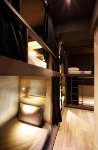 Giường Trong Phòng Ngủ Tập Thể Nữ 6 Giường (Bed in 6-Bed Female Dormitory Room)
