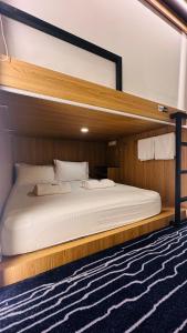 Giường Tầng Trong Phòng Ngủ Tập Thể Cho Nữ (Bunk Bed in Female Dormitory Room )