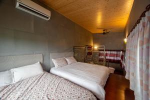 Phòng gia đình có sân thượng (Family Room with Terrace)
