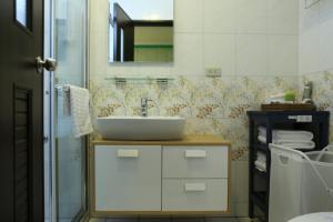 Phòng 2 Giường Đơn Có Vòi Sen (Twin Room with Shower)