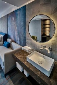 Phòng Hai Giường Đơn Loại Sang (Deluxe Twin Room)