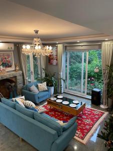 Biệt Thự Có Hồ Bơi Riêng (Villa with Private Pool)