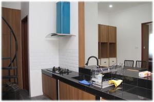 Nhà 3 Phòng Ngủ (Three-Bedroom House)