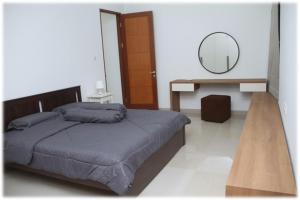 Nhà 3 Phòng Ngủ (Three-Bedroom House)