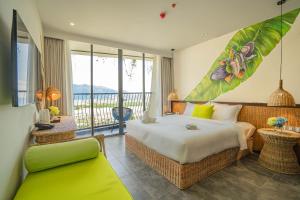 Phòng Cao cấp hướng biển có ban công (Premium Sea View Room with Balcony)