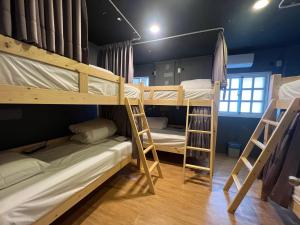 Phòng tập thể – Chỉ cho nữ (Dormitory Room - Female Only)