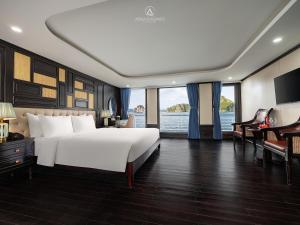 Suite có giường cỡ King với ban công (King Suite with Balcony)