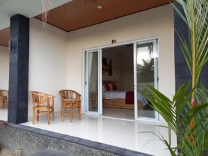 Phòng Deluxe Giường Đôi Có Vòi Sen (Deluxe Double Room with Shower)