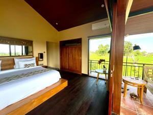 Executive Suite with Free One-Hour Massage