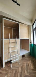 Giường Trong Phòng Nghỉ Tập Thể 8 Giường Cho Cả Nam Và Nữ (Bed in 8-Bed Mixed Dormitory Room)