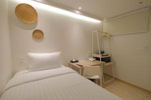 1 Single Bed, Non-Smoking, Standard Room, Safety Box, Air-Conditioned, Kettle, Shower