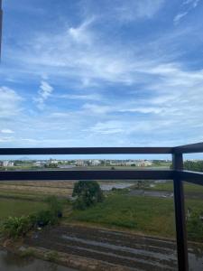Phòng Gia đình Nhìn ra Vườn (Family Room with Garden View)