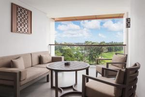 Grande Suite, 1 Bedroom Suite, 1 King, Golf view, Balcony