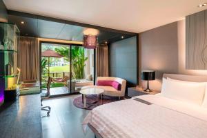 Grande Deluxe, Guest room, 1 King, Golf view, Balcony