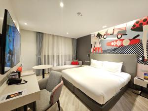Phòng Giường Lớn Cao Cấp không có Cửa Sổ (Superior King - No Window)