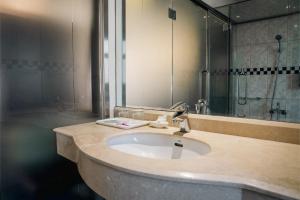 Phòng Deluxe giường đôi (Double Room Deluxe)