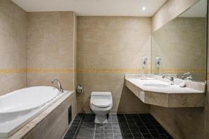 Standard Quadruple Room with Bath Tub