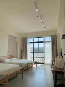 Phòng 4 Người Có Ban Công (Quadruple Room with Balcony)