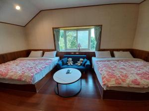 Phòng 4 người Nhìn ra cảnh Núi non (Quadruple Room with Mountain View)