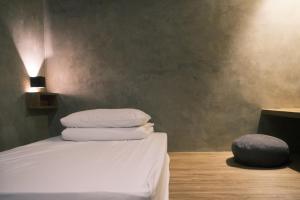 Phòng Đơn Có Nhà Vệ Sinh Chung (Single Room with Shared Toilette)