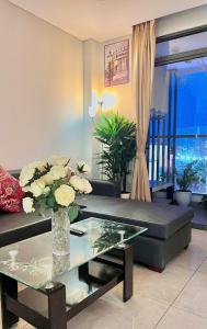 Căn Hộ Có Sân Hiên (Apartment with Terrace)