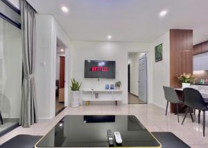 Căn Hộ Có Sân Hiên (Apartment with Terrace)