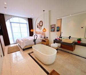 Nhà 3 Phòng Ngủ (Three-Bedroom House)