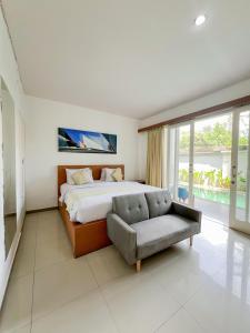 Suite Nhìn ra Hồ bơi (Suite with Pool View)