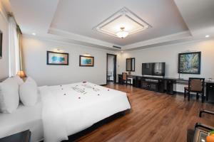 Suite Đôi Phía Pháp (French Wing Double Suite)