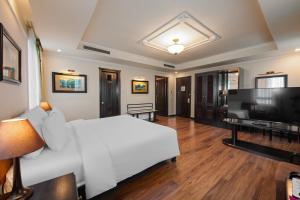 Suite Gia Đình Phía Pháp (French Wing Family Suite)