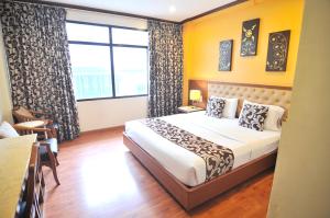 Phòng 2 Giường Đơn Nhìn Ra Hồ Bơi (Twin Room with Pool View)