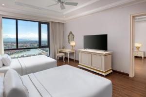 HAI PHÒNG NGỦ LOẠI SANG HƯỚNG THÀNH PHỐ (TWO BEDROOM DELUXE CITY VIEW)