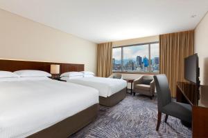 Phòng Đôi Premier có 2 Giường Đôi (Premier Double Room with Two Double Beds)