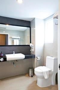 Phòng Hai Giường Đơn Loại Sang (Deluxe Twin Room)