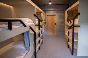 Phòng Ngủ Tập Thể 6 Giường Cho Cả Nam Và Nữ (6-Bed Mixed Dormitory Room)