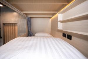 Giường Đơn trong Phòng ngủ tập thể (Single Bed in Dormitory Room)