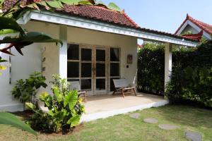 Bungalow Nhìn ra vườn (Bungalow with Garden View)